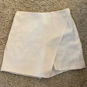 EXPRESS Super Cute White Skort (Size 0)